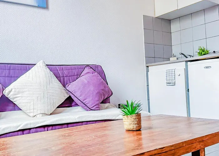 Spacieux Et Pour 4 Personnes Apartment